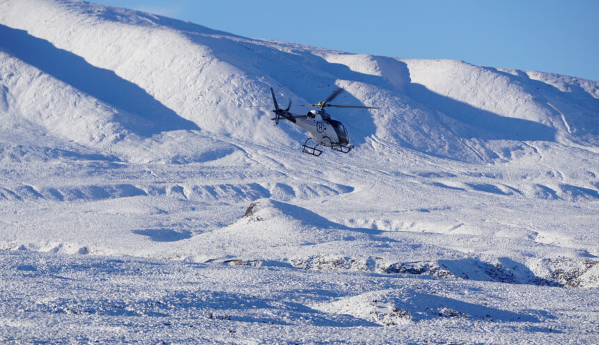 AS350 B2 flying in the snow